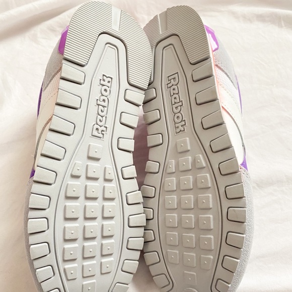 NWT Reebok classic sneaker - Picture 3 of 4